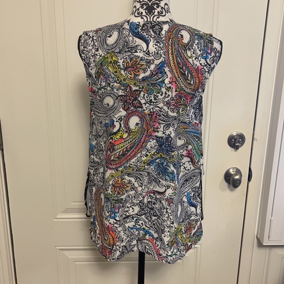 Isle Top - Picture 2 of 3